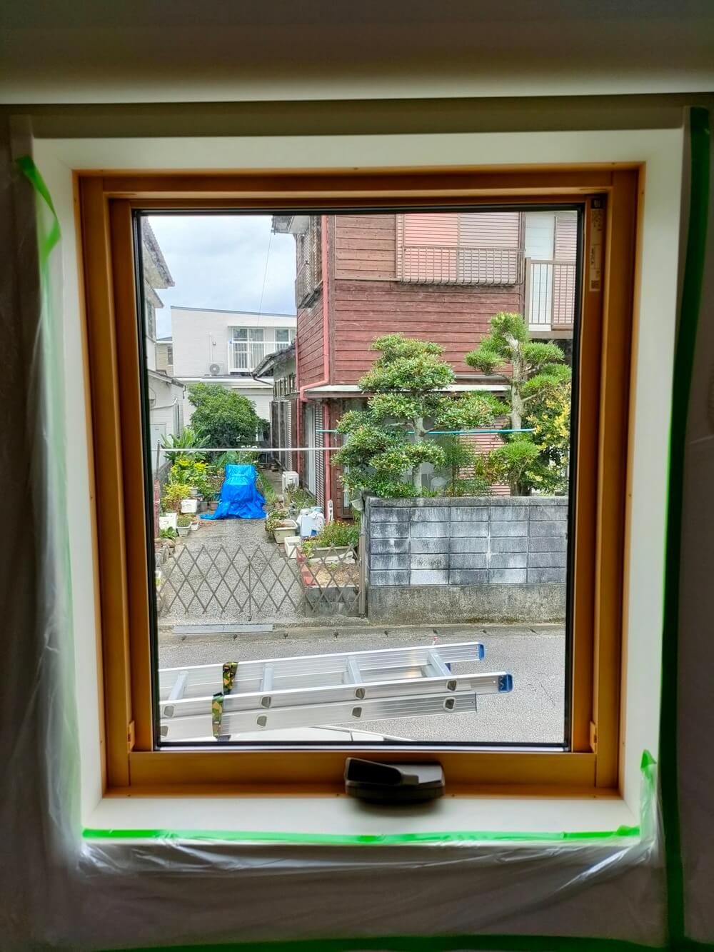 施工前の小窓