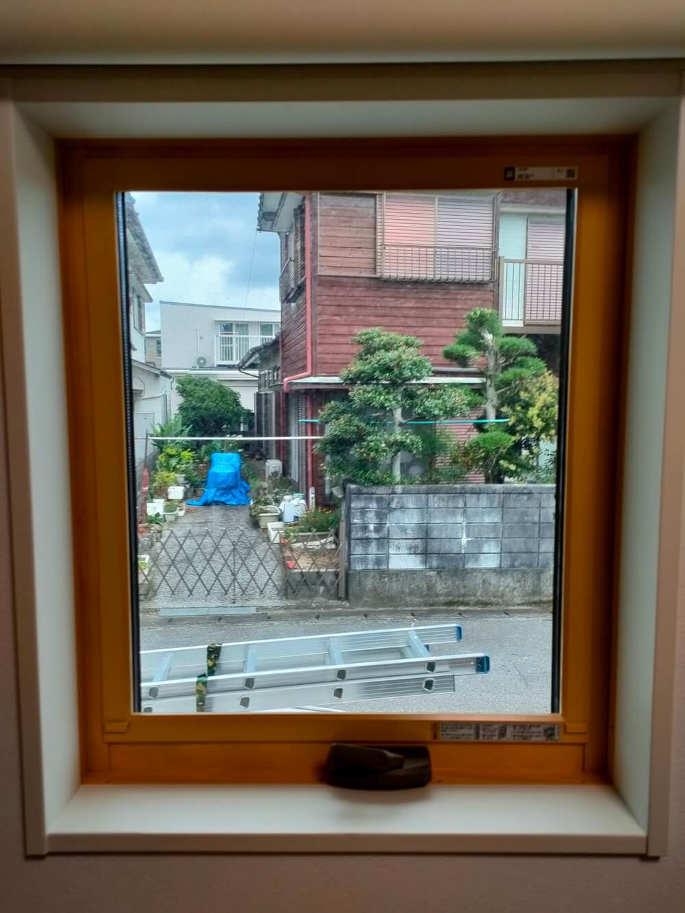 施工後の小窓